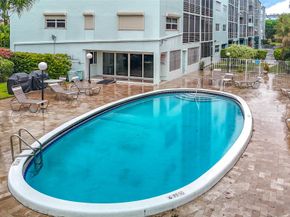 700 NE 14th Ave 406, Hallandale Beach FL 33009