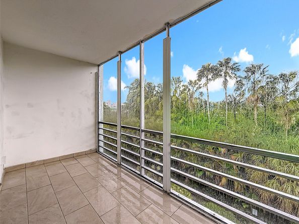 700 NE 14th Ave 406, Hallandale Beach FL 33009