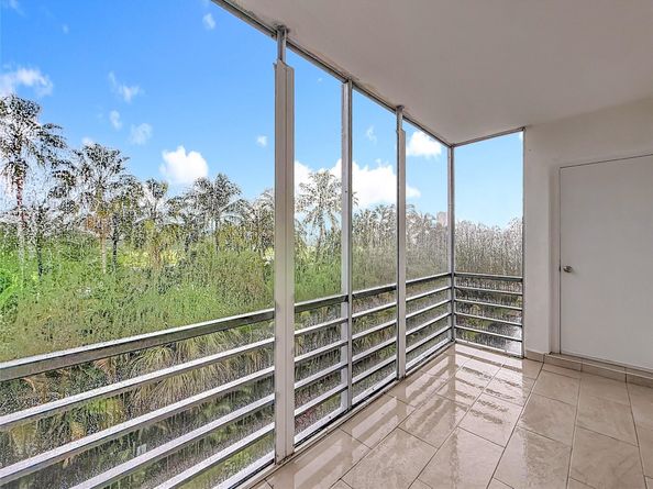 700 NE 14th Ave 406, Hallandale Beach FL 33009