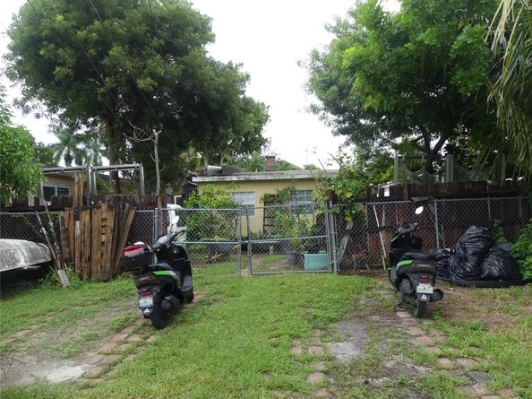 1629 Mayo St, Hollywood FL 33020