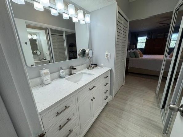 8002 Lagos De Campo Blvd B306, Fort Lauderdale FL 33321