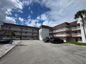 8002 Lagos De Campo Blvd