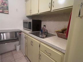 900 SW 10th Ter S20, Hallandale Beach FL 33009