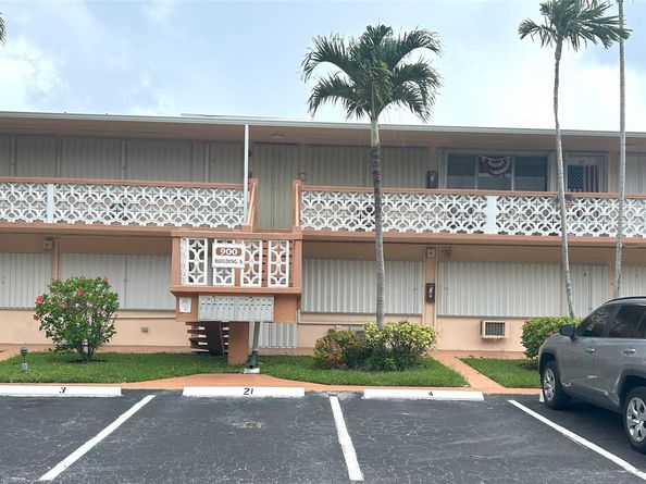 900 SW 10th Ter S20, Hallandale Beach FL 33009