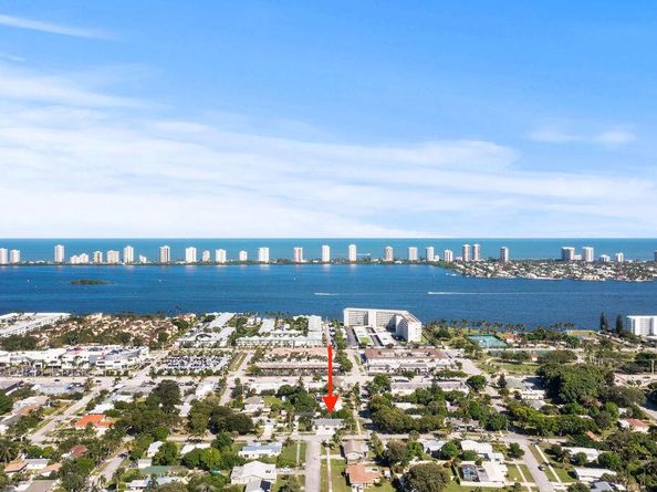 137 Hawthorne Drive, Lake Park FL 33403