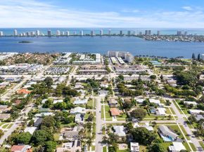 137 Hawthorne Drive, Lake Park FL 33403