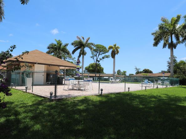 521 Sandpiper Circle, Delray Beach FL 33445