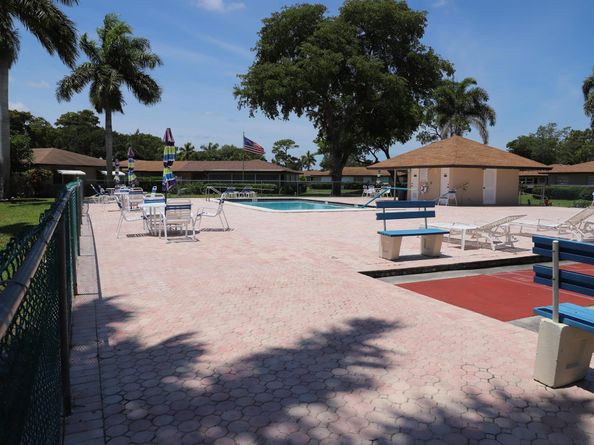 521 Sandpiper Circle, Delray Beach FL 33445