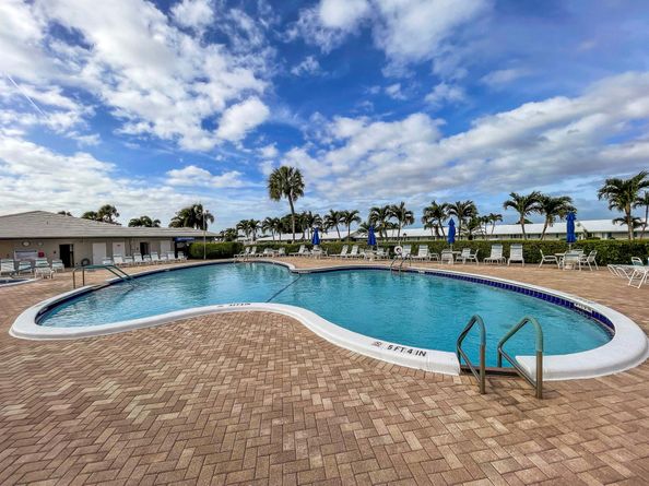 400 SW Golfview Terrace 102, Boynton Beach FL 33426