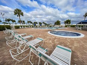 400 SW Golfview Terrace 102, Boynton Beach FL 33426