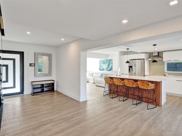 701 NE 164th St, Miami FL 33162