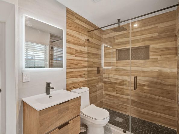 701 NE 164th St, Miami FL 33162