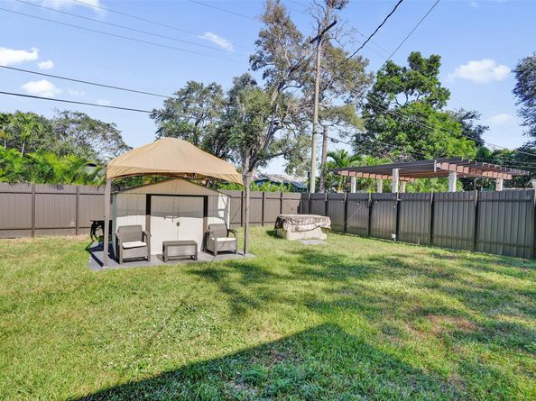 701 NE 164th St, Miami FL 33162