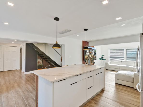 701 NE 164th St, Miami FL 33162