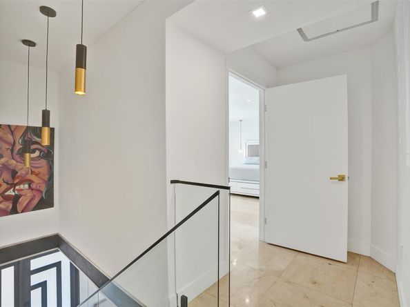 701 NE 164th St, Miami FL 33162