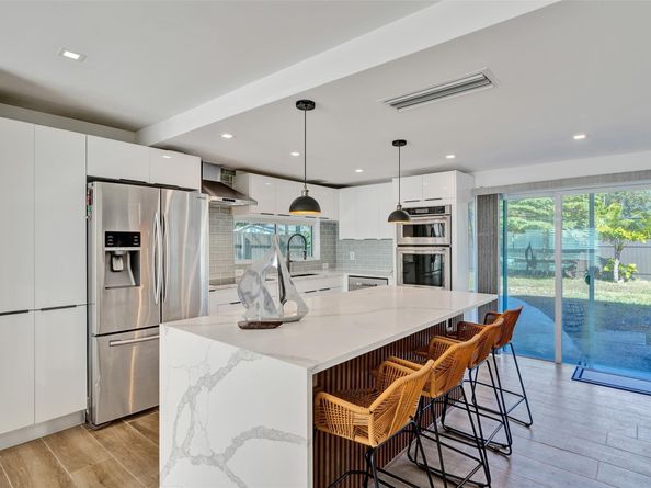 701 NE 164th St, Miami FL 33162