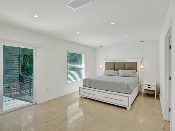 701 NE 164th St, Miami FL 33162