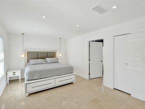 701 NE 164th St, Miami FL 33162