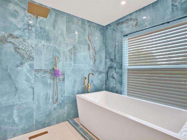 701 NE 164th St, Miami FL 33162