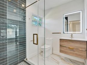 701 NE 164th St, Miami FL 33162