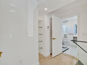 701 NE 164th St, Miami FL 33162