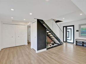 701 NE 164th St, Miami FL 33162