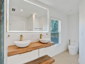 701 NE 164th St, Miami FL 33162