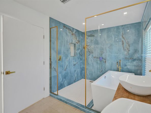 701 NE 164th St, Miami FL 33162