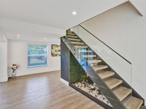 701 NE 164th St, Miami FL 33162