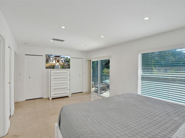 701 NE 164th St, Miami FL 33162