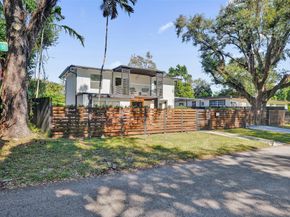 701 NE 164th St, Miami FL 33162