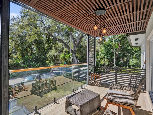 701 NE 164th St, Miami FL 33162