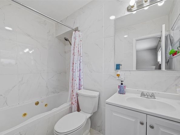 7464 NW 16th, Plantation FL 33313