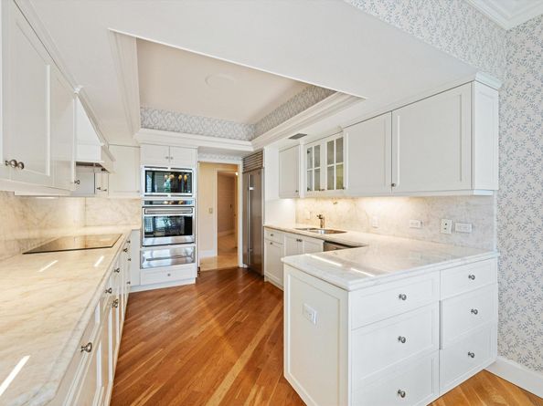 200 Bradley Place 303, Palm Beach FL 33480