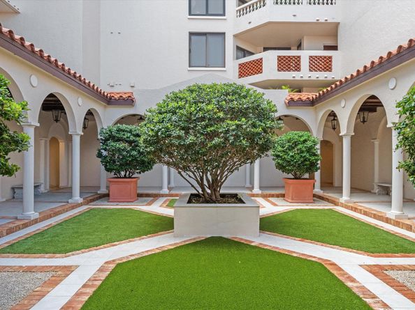 200 Bradley Place 303, Palm Beach FL 33480