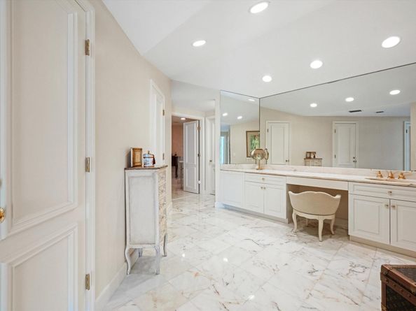 200 Bradley Place 303, Palm Beach FL 33480