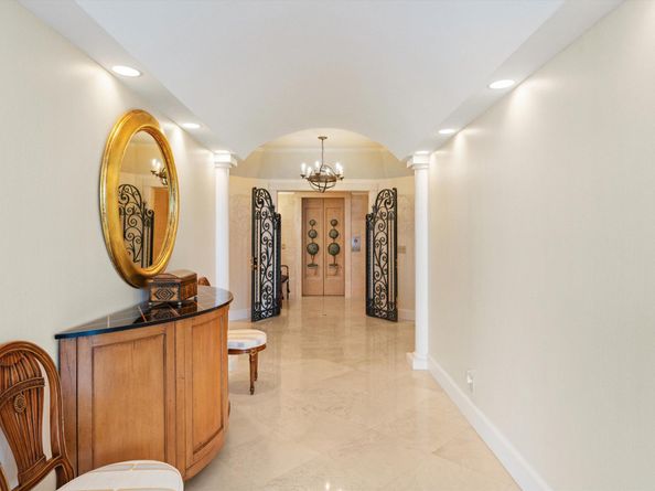 200 Bradley Place 303, Palm Beach FL 33480