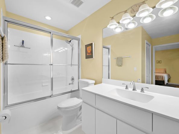 608 Misty Oaks Ln, Pompano Beach FL 33069