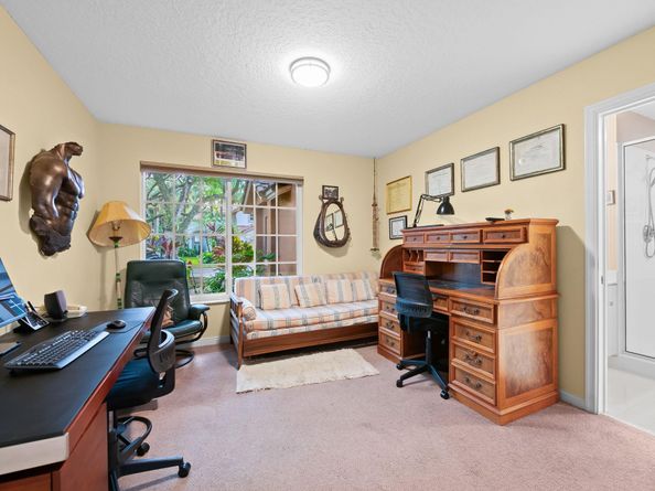 608 Misty Oaks Ln, Pompano Beach FL 33069