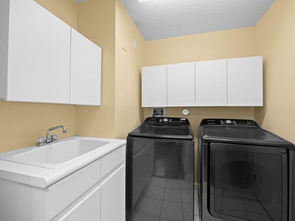 608 Misty Oaks Ln, Pompano Beach FL 33069