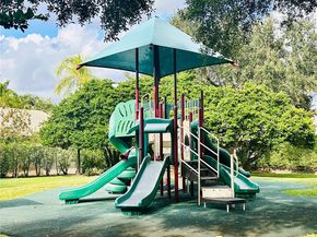 5522 NW 125th Ter, Coral Springs FL 33076