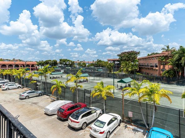 650 Tennis Club Dr 303, Fort Lauderdale FL 33311