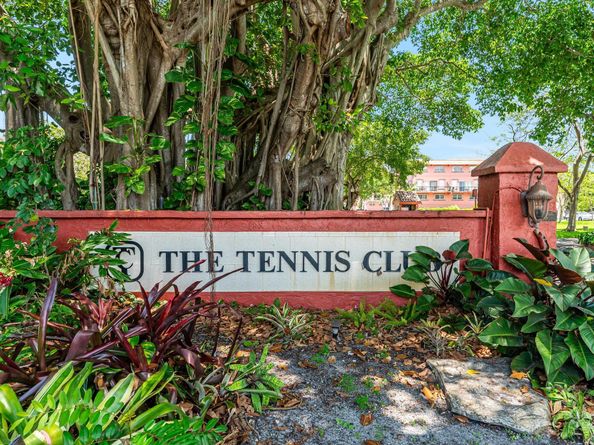 650 Tennis Club Dr 303, Fort Lauderdale FL 33311