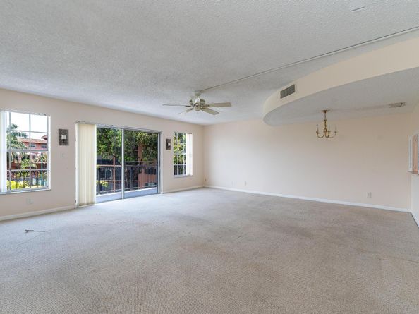 650 Tennis Club Dr 303, Fort Lauderdale FL 33311