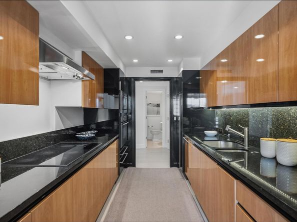 100 Sunrise Avenue 520/521, Palm Beach FL 33480