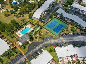 2212 NE 7th St, Hallandale Beach FL 33009