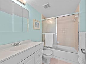 2212 NE 7th St, Hallandale Beach FL 33009