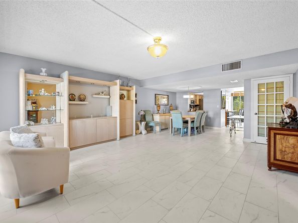 2212 NE 7th St, Hallandale Beach FL 33009