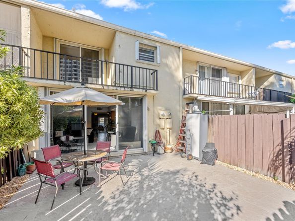 2212 NE 7th St, Hallandale Beach FL 33009