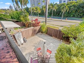 2212 NE 7th St, Hallandale Beach FL 33009